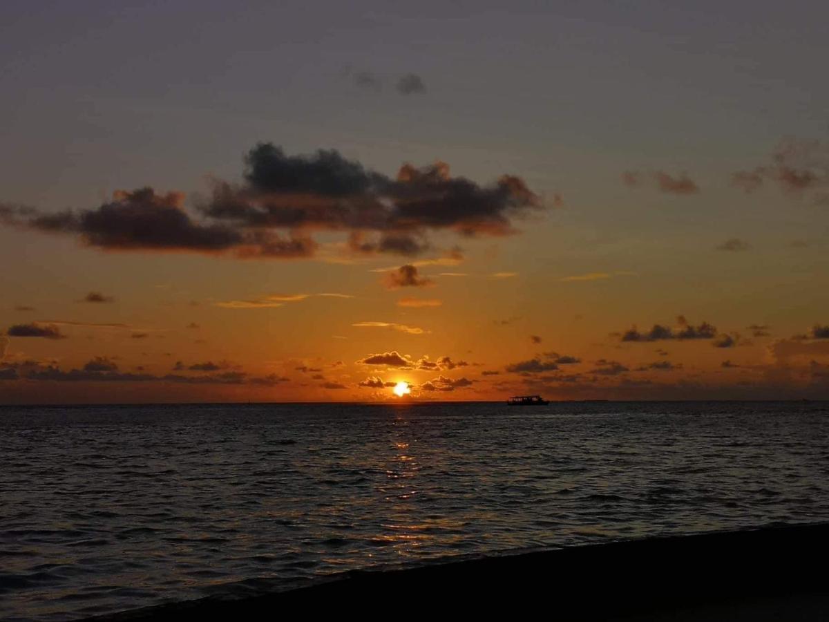 String Wave Maldives Hotel Гулхи Екстериор снимка