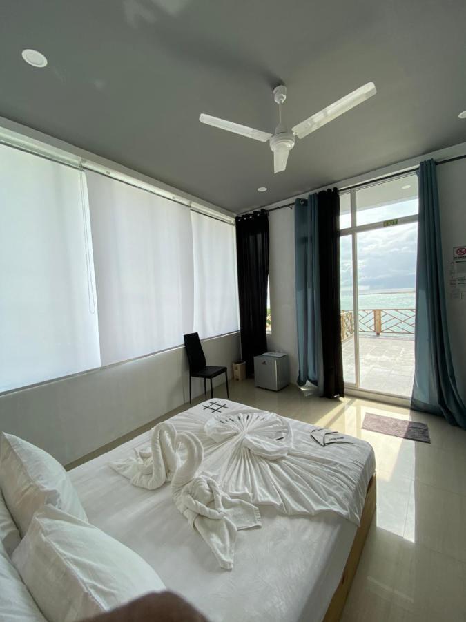 String Wave Maldives Hotel Гулхи Екстериор снимка